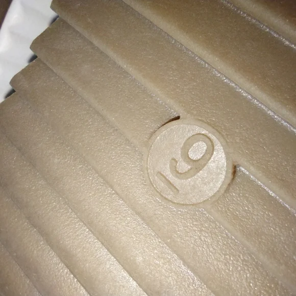 Universal Thread Gold Platform Sneakers Size 9 - Picture 8 of 10